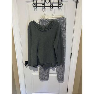 CuddlDuds Fleece with stretch gray v-neck pajama top size L